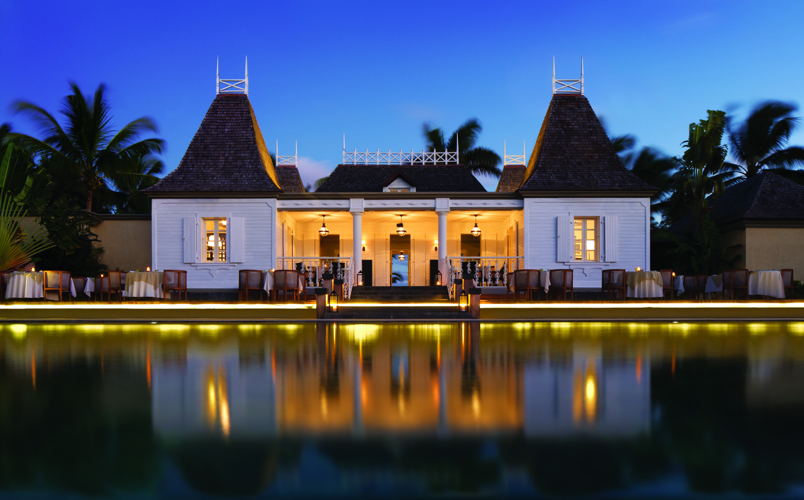 Book your wedding day in Outrigger Mauritius Beach Resort